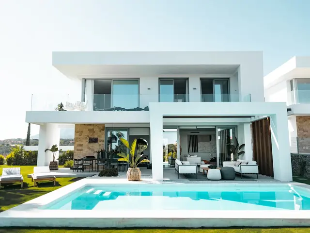 Model desain rumah mewah modern klasik 2 lantai